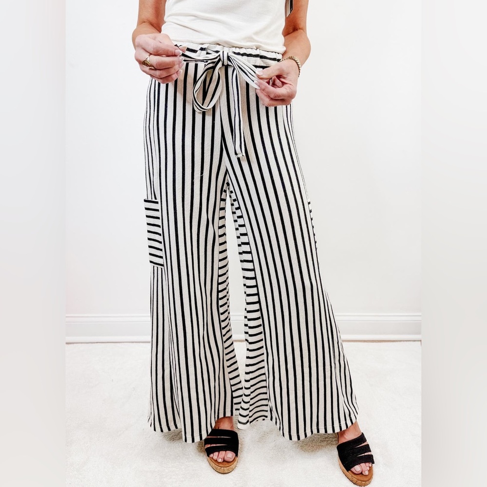 🔺Sold Out🔺 NWT - Between The Line - Pants